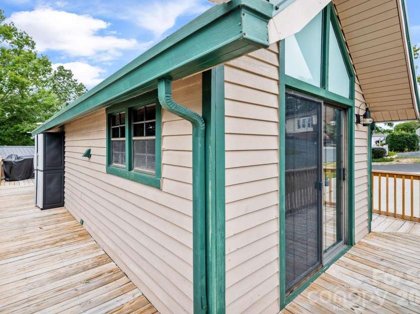 123 Grand View Drive, New London, NC 28127.  MLS# CAR4335956, YatesRealty ID 2421. 