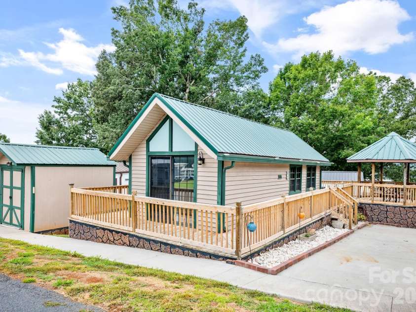 123 Grand View Drive, New London, NC 28127.  MLS# CAR4335956, YatesRealty ID 2421. 