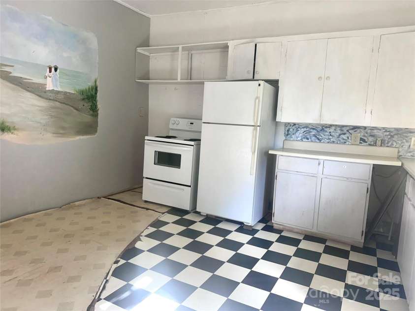 175 Spring Street, Marion, NC 28752.  MLS# CAR4253514, YatesRealty ID 24210. 