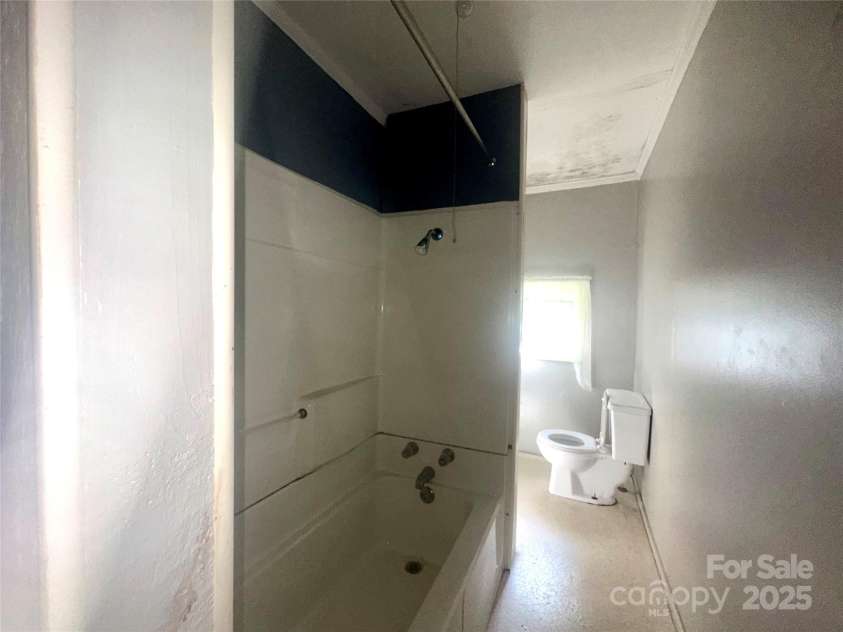 175 Spring Street, Marion, NC 28752.  MLS# CAR4253514, YatesRealty ID 24210. Full bathroom