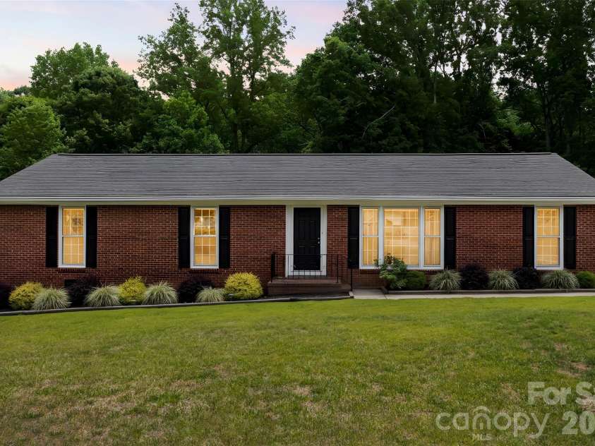 22 Forest Hill Road, Belmont, NC 28012.  MLS# CAR4382762, YatesRealty ID 24210. 