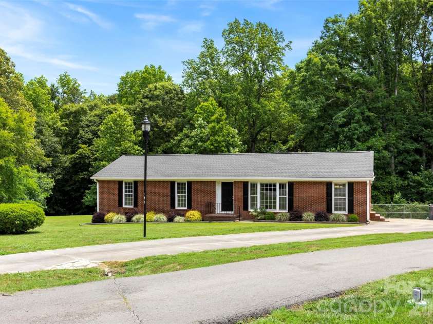 22 Forest Hill Road, Belmont, NC 28012.  MLS# CAR4382762, YatesRealty ID 24210. 