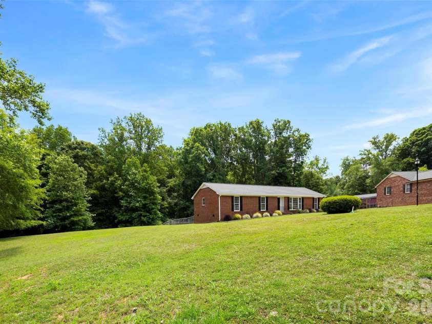 22 Forest Hill Road, Belmont, NC 28012.  MLS# CAR4382762, YatesRealty ID 24210. 
