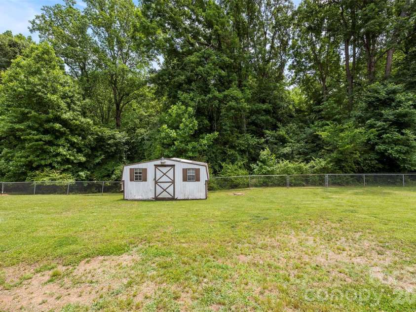 22 Forest Hill Road, Belmont, NC 28012.  MLS# CAR4382762, YatesRealty ID 24210. 