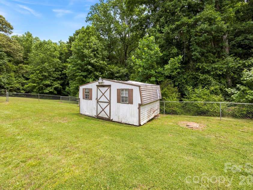 22 Forest Hill Road, Belmont, NC 28012.  MLS# CAR4382762, YatesRealty ID 24210. 