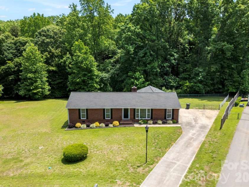 22 Forest Hill Road, Belmont, NC 28012.  MLS# CAR4382762, YatesRealty ID 24210. 