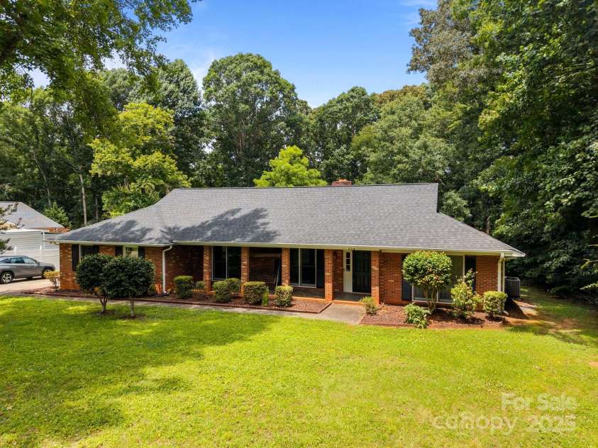 324 Swamp Fox Drive, Fort Mill, SC 29715.  MLS# CAR4272037, YatesRealty ID 24212. 