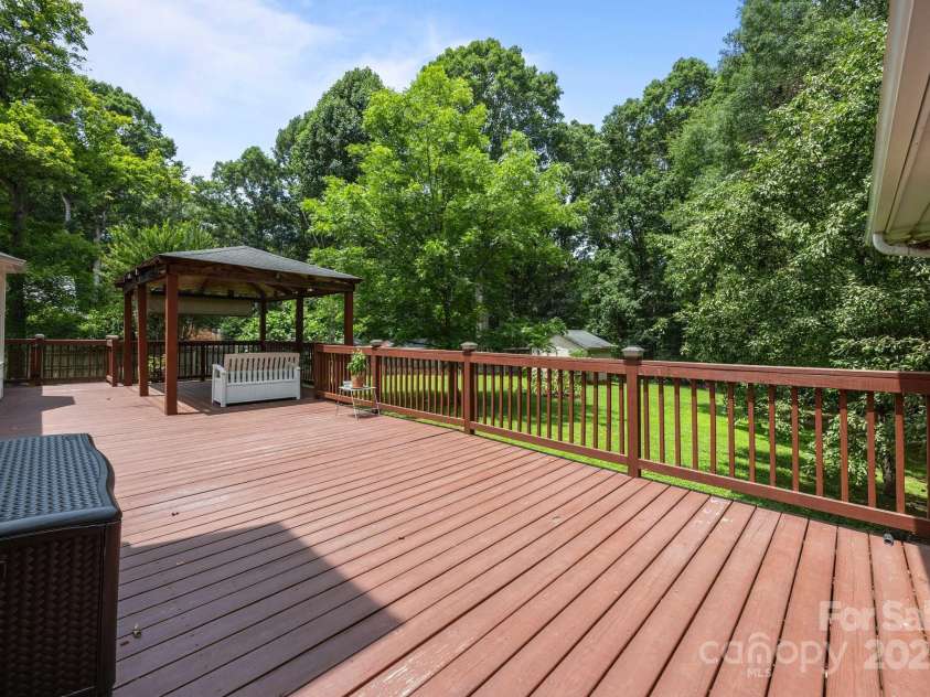 324 Swamp Fox Drive, Fort Mill, SC 29715.  MLS# CAR4272037, YatesRealty ID 24212. 