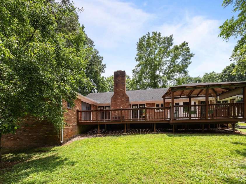 324 Swamp Fox Drive, Fort Mill, SC 29715.  MLS# CAR4272037, YatesRealty ID 24212. 