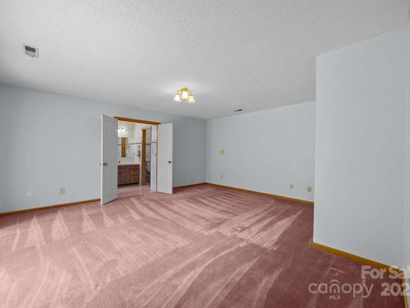 324 Swamp Fox Drive, Fort Mill, SC 29715.  MLS# CAR4272037, YatesRealty ID 24212. 