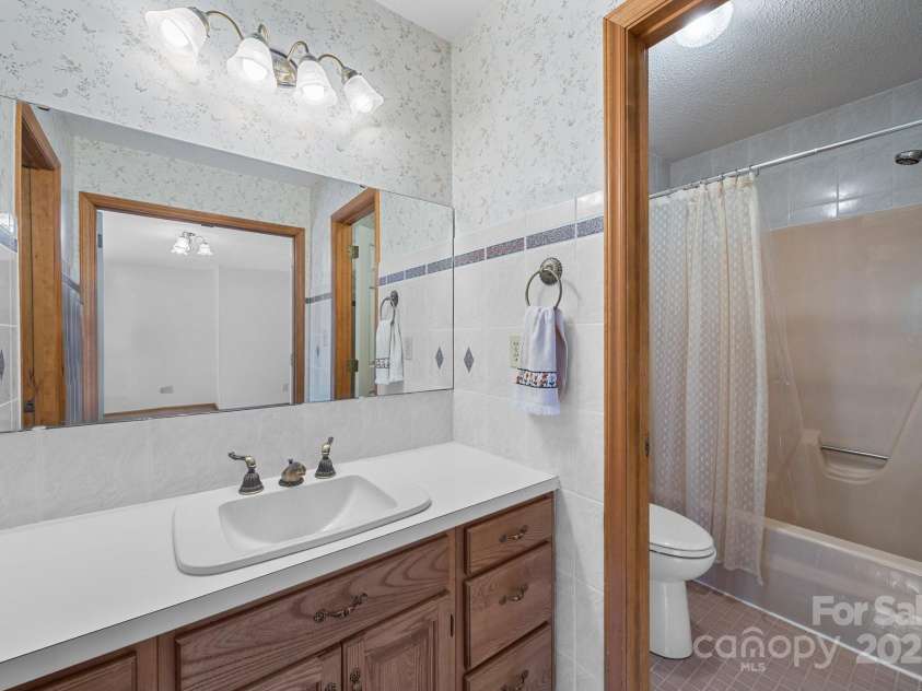 324 Swamp Fox Drive, Fort Mill, SC 29715.  MLS# CAR4272037, YatesRealty ID 24212. 