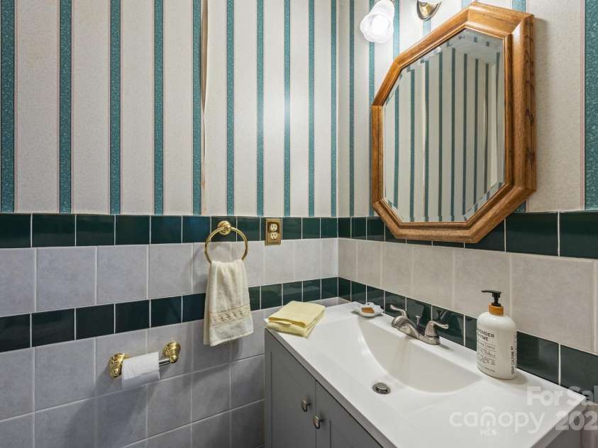 324 Swamp Fox Drive, Fort Mill, SC 29715.  MLS# CAR4272037, YatesRealty ID 24212. 