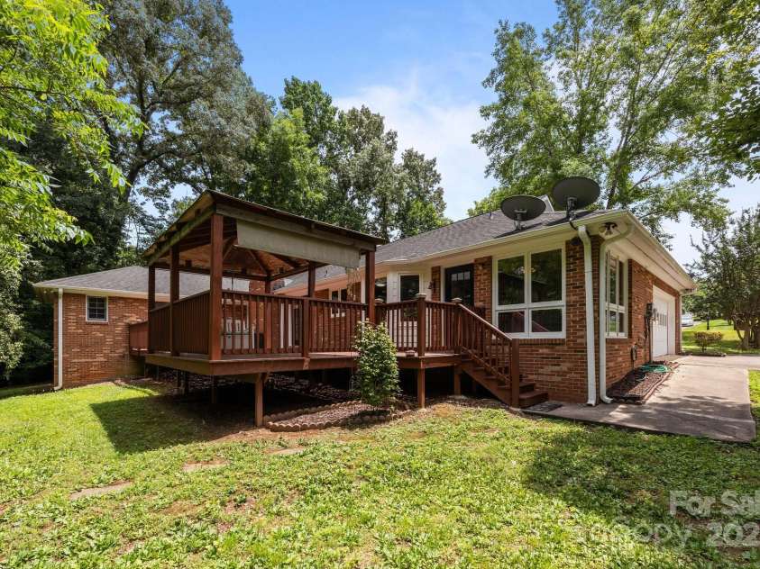 324 Swamp Fox Drive, Fort Mill, SC 29715.  MLS# CAR4272037, YatesRealty ID 24212. 