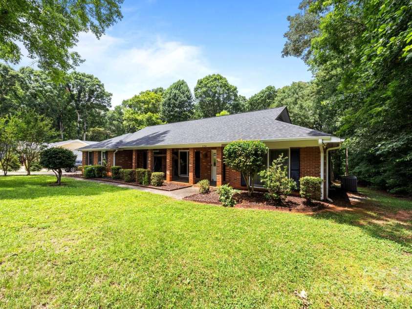 324 Swamp Fox Drive, Fort Mill, SC 29715.  MLS# CAR4272037, YatesRealty ID 24212. 