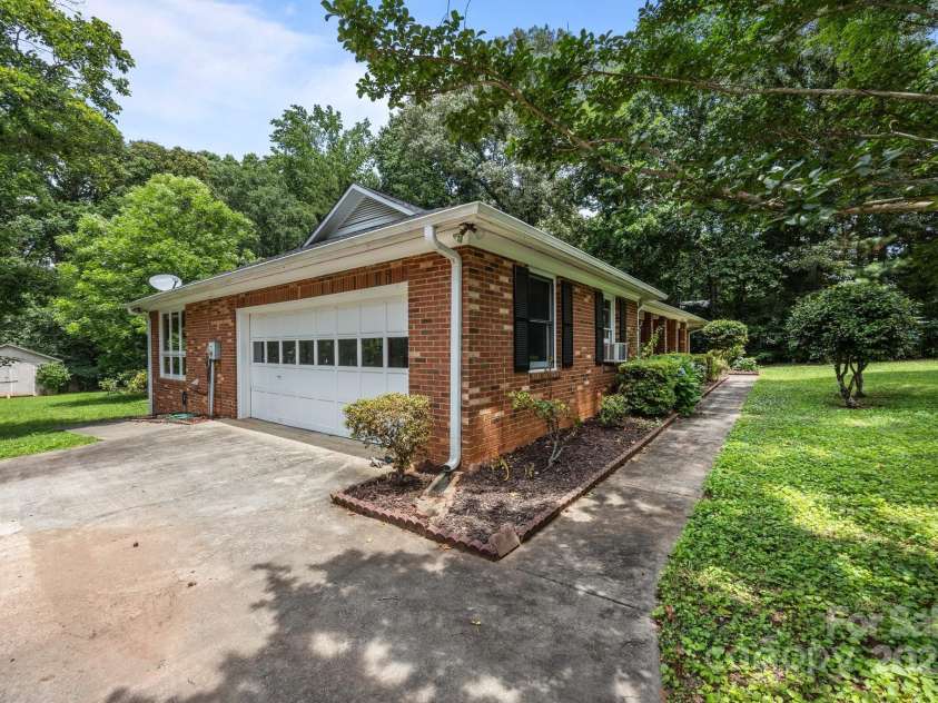 324 Swamp Fox Drive, Fort Mill, SC 29715.  MLS# CAR4272037, YatesRealty ID 24212. 