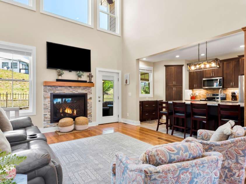 63 Old Spring Drive, Candler, NC 28715.  MLS# CAR4368322, YatesRealty ID 24212. 