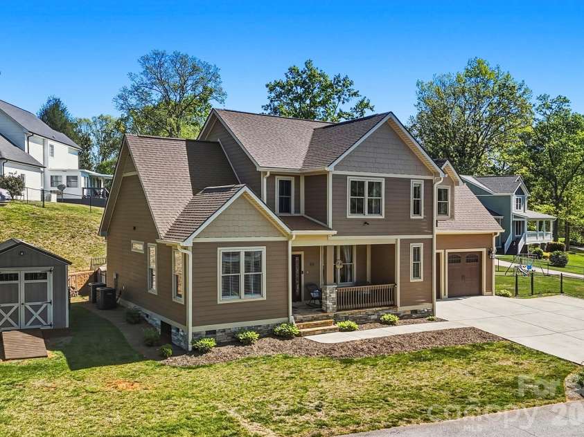 63 Old Spring Drive, Candler, NC 28715.  MLS# CAR4368322, YatesRealty ID 24212. 