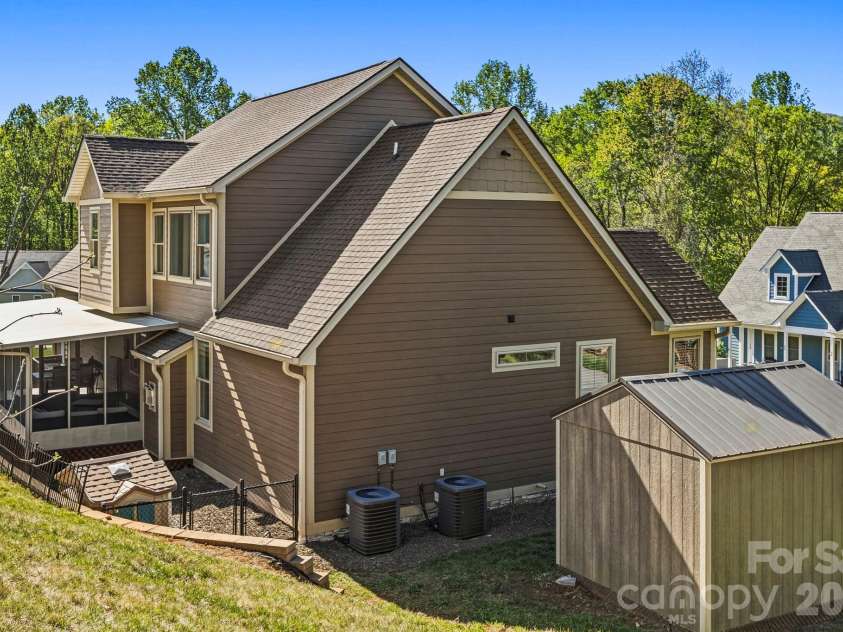 63 Old Spring Drive, Candler, NC 28715.  MLS# CAR4368322, YatesRealty ID 24212. 