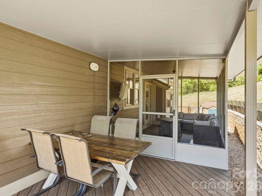 63 Old Spring Drive, Candler, NC 28715.  MLS# CAR4368322, YatesRealty ID 24212. 