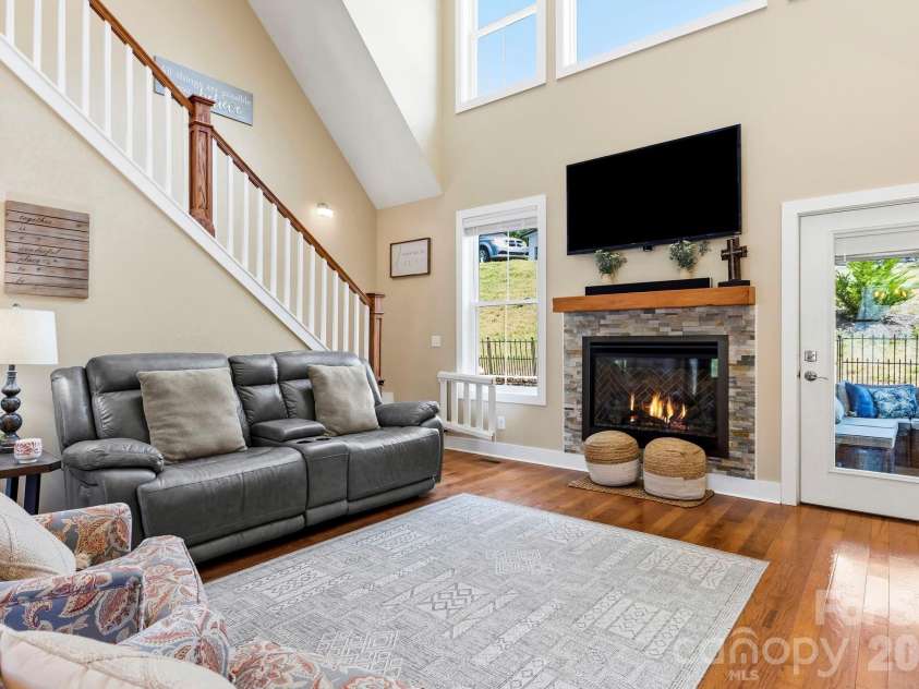 63 Old Spring Drive, Candler, NC 28715.  MLS# CAR4368322, YatesRealty ID 24212. 