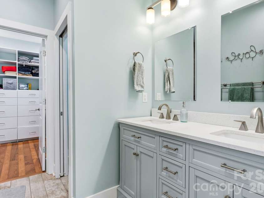 63 Old Spring Drive, Candler, NC 28715.  MLS# CAR4368322, YatesRealty ID 24212. 