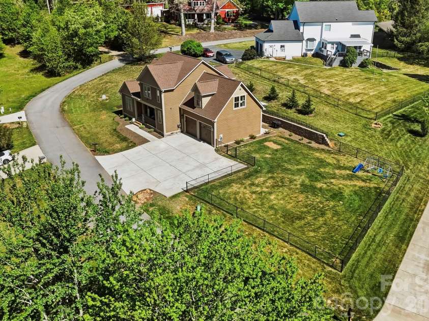 63 Old Spring Drive, Candler, NC 28715.  MLS# CAR4368322, YatesRealty ID 24212. 