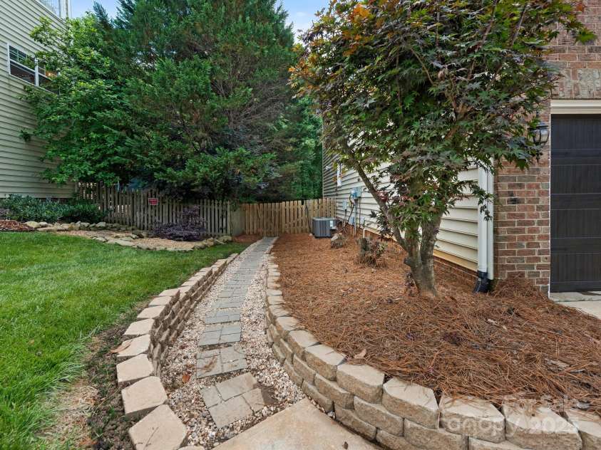 3721 Providence Plantation Lane, Charlotte, NC 28270.  MLS# CAR4254230, YatesRealty ID 24213. 