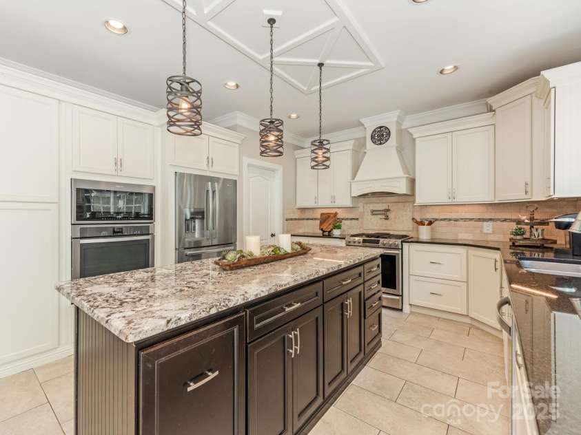 3721 Providence Plantation Lane, Charlotte, NC 28270.  MLS# CAR4254230, YatesRealty ID 24213. 