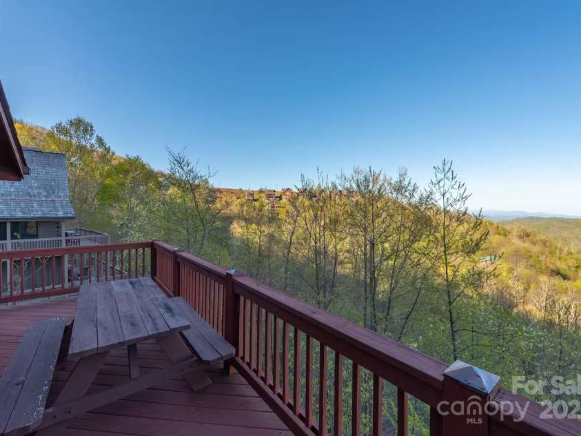 59 Valley Heights, Mars Hill, NC 28754.  MLS# CAR4252767, YatesRealty ID 24214. 