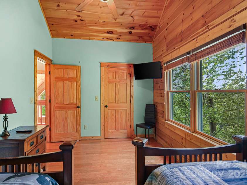 59 Valley Heights, Mars Hill, NC 28754.  MLS# CAR4252767, YatesRealty ID 24214. 