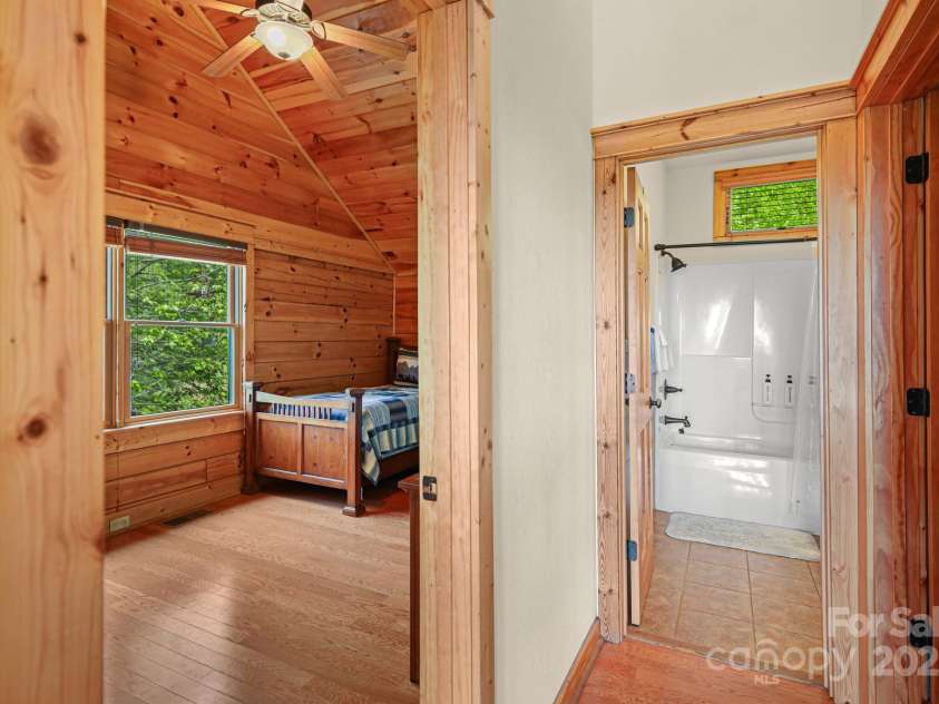 59 Valley Heights, Mars Hill, NC 28754.  MLS# CAR4252767, YatesRealty ID 24214. Full Bathroom on upper level