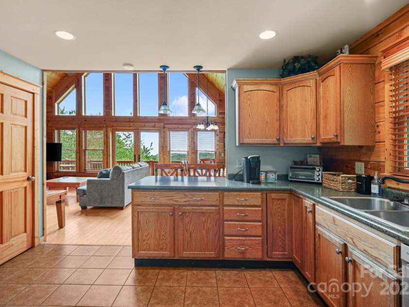 59 Valley Heights, Mars Hill, NC 28754.  MLS# CAR4252767, YatesRealty ID 24214. Kitchen