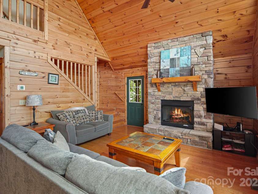 59 Valley Heights, Mars Hill, NC 28754.  MLS# CAR4252767, YatesRealty ID 24214. Living Room