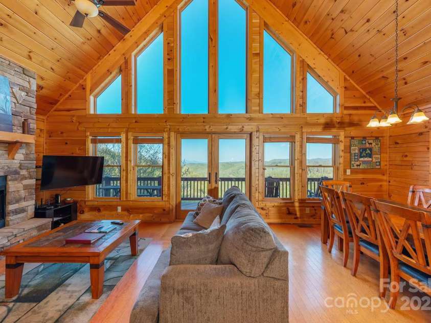 59 Valley Heights, Mars Hill, NC 28754.  MLS# CAR4252767, YatesRealty ID 24214. Living Room