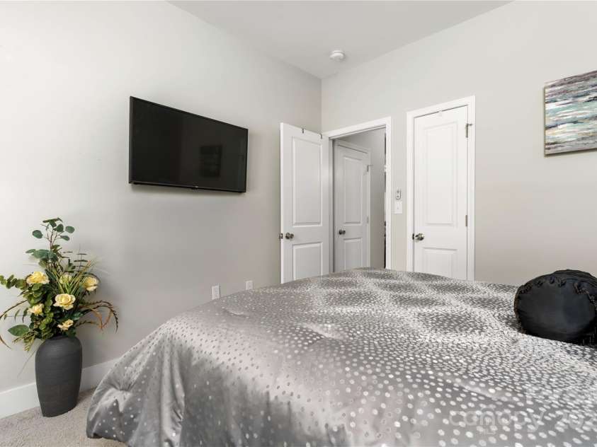 7516 O'Hara Street, Huntersville, NC 28078.  MLS# CAR4273660, YatesRealty ID 24215. BR 2