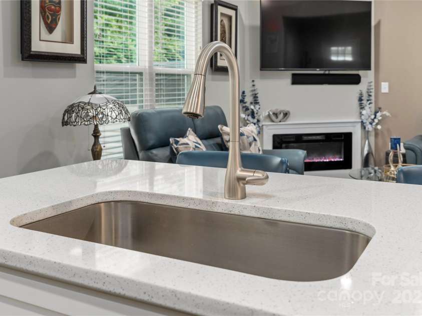 7516 O'Hara Street, Huntersville, NC 28078.  MLS# CAR4273660, YatesRealty ID 24215. Farmhouse sink