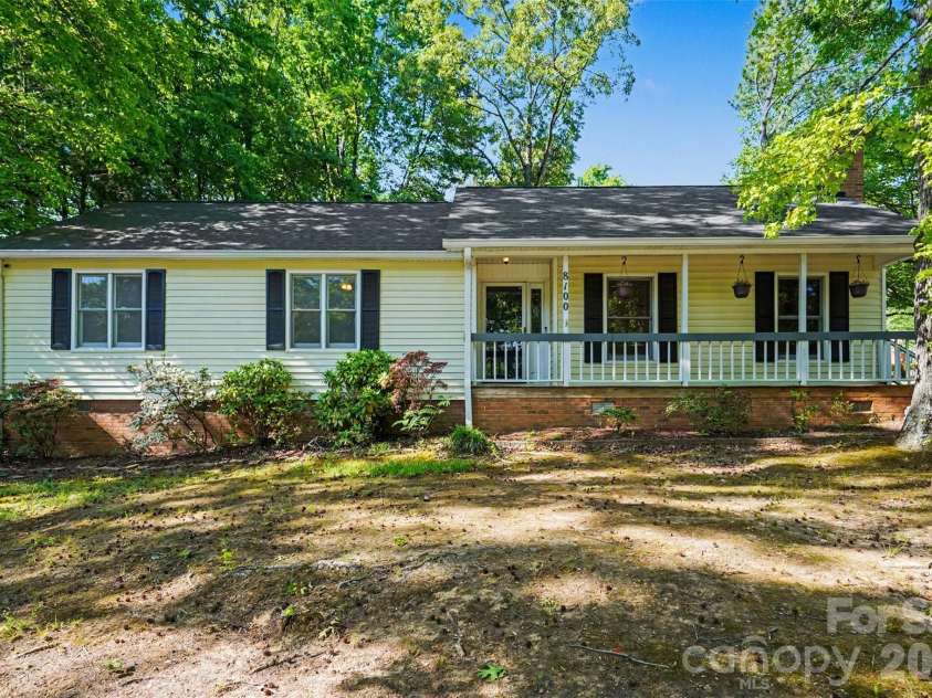 8100 Barncliff Road, Charlotte, NC 28227.  MLS# CAR4372089, YatesRealty ID 24215. 