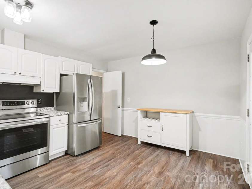 8100 Barncliff Road, Charlotte, NC 28227.  MLS# CAR4372089, YatesRealty ID 24215. 