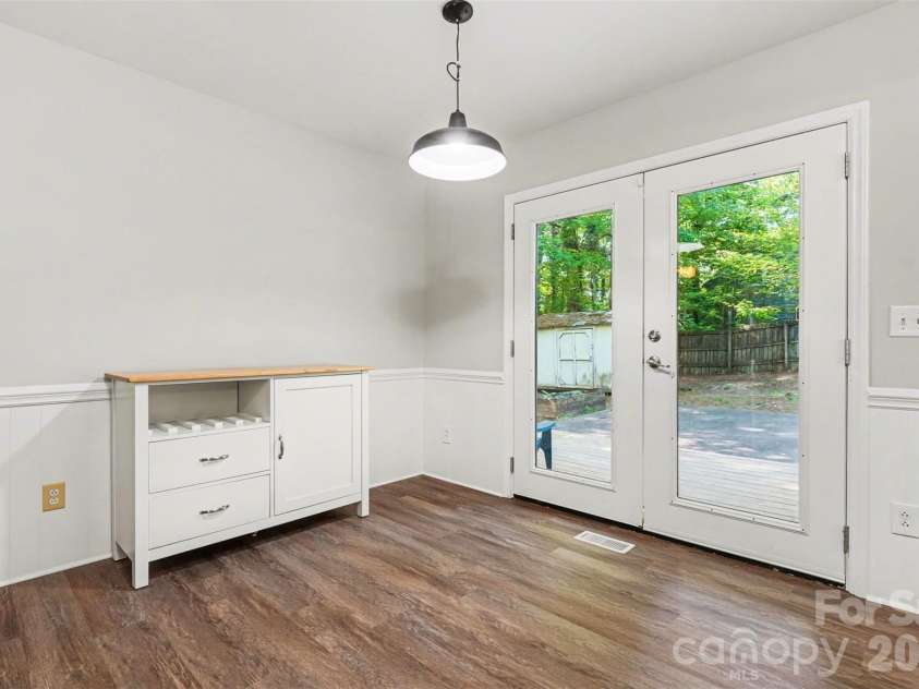 8100 Barncliff Road, Charlotte, NC 28227.  MLS# CAR4372089, YatesRealty ID 24215. 
