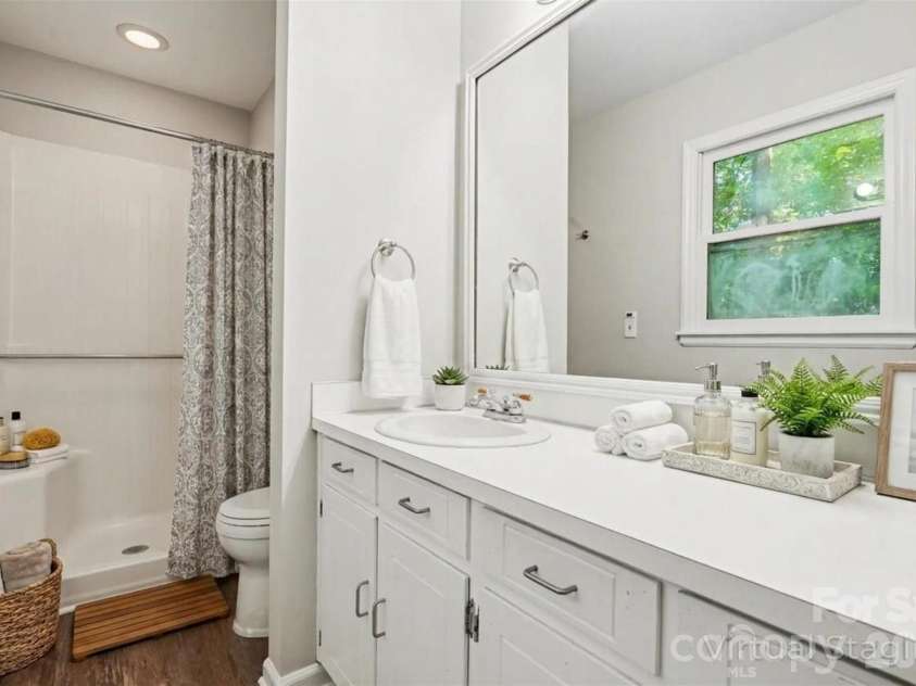 8100 Barncliff Road, Charlotte, NC 28227.  MLS# CAR4372089, YatesRealty ID 24215. 