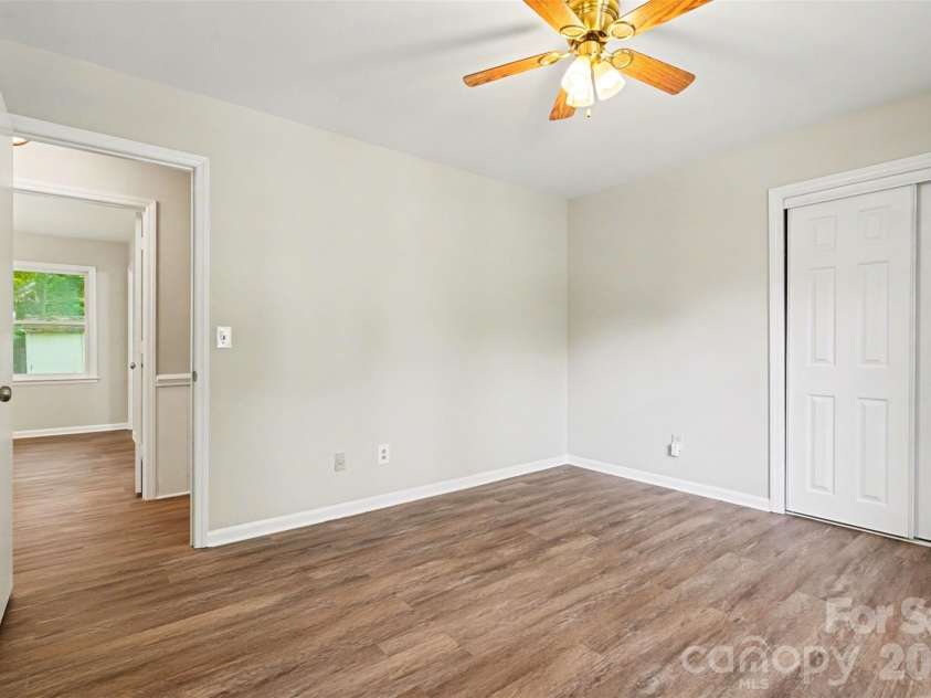 8100 Barncliff Road, Charlotte, NC 28227.  MLS# CAR4372089, YatesRealty ID 24215. 