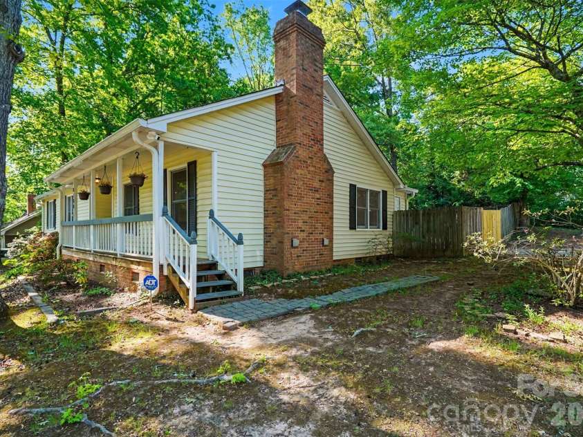 8100 Barncliff Road, Charlotte, NC 28227.  MLS# CAR4372089, YatesRealty ID 24215. 