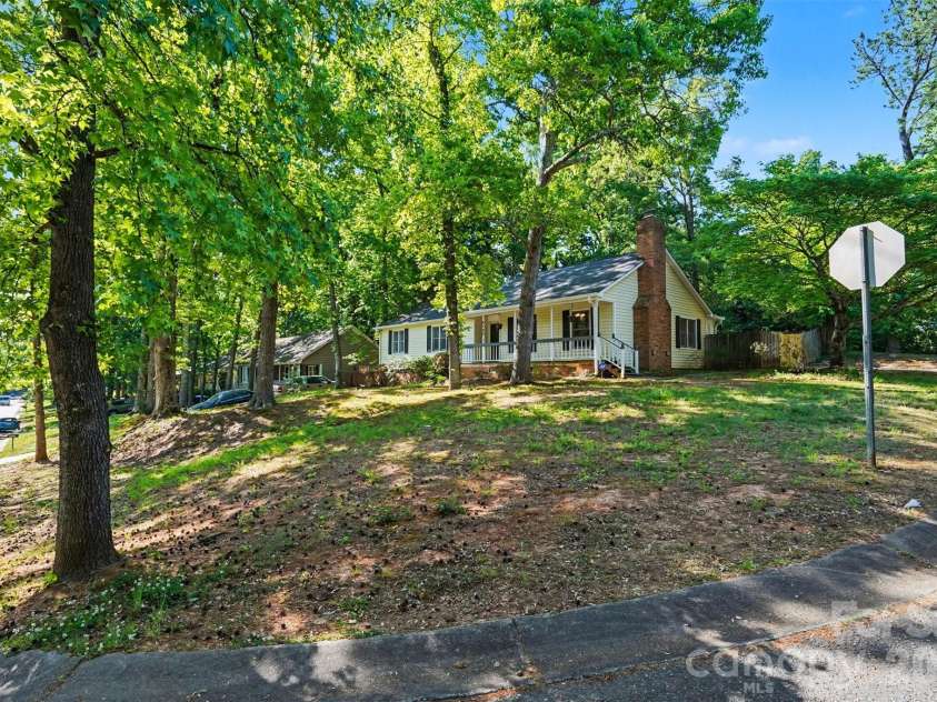 8100 Barncliff Road, Charlotte, NC 28227.  MLS# CAR4372089, YatesRealty ID 24215. 