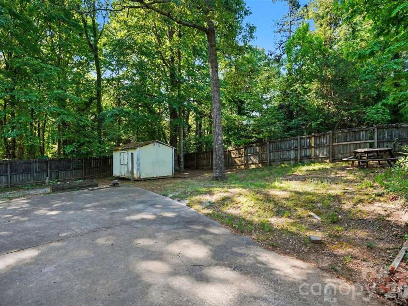 8100 Barncliff Road, Charlotte, NC 28227.  MLS# CAR4372089, YatesRealty ID 24215. 