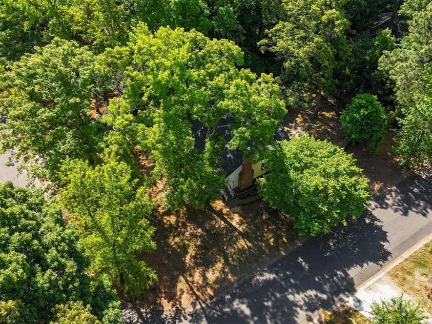 8100 Barncliff Road, Charlotte, NC 28227.  MLS# CAR4372089, YatesRealty ID 24215. 