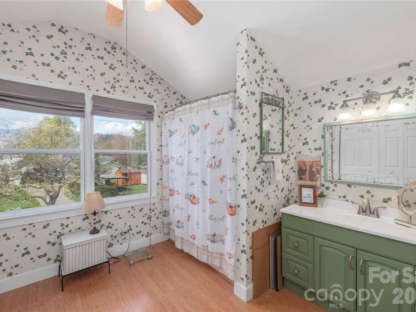 209 Browning Road, Waynesville, NC 28786.  MLS# CAR4360694, YatesRealty ID 24216. Bathroom with tub-shower.