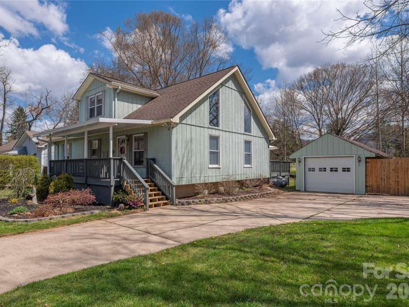 209 Browning Road, Waynesville, NC 28786.  MLS# CAR4360694, YatesRealty ID 24216. Welcome to 209 Browning Road!