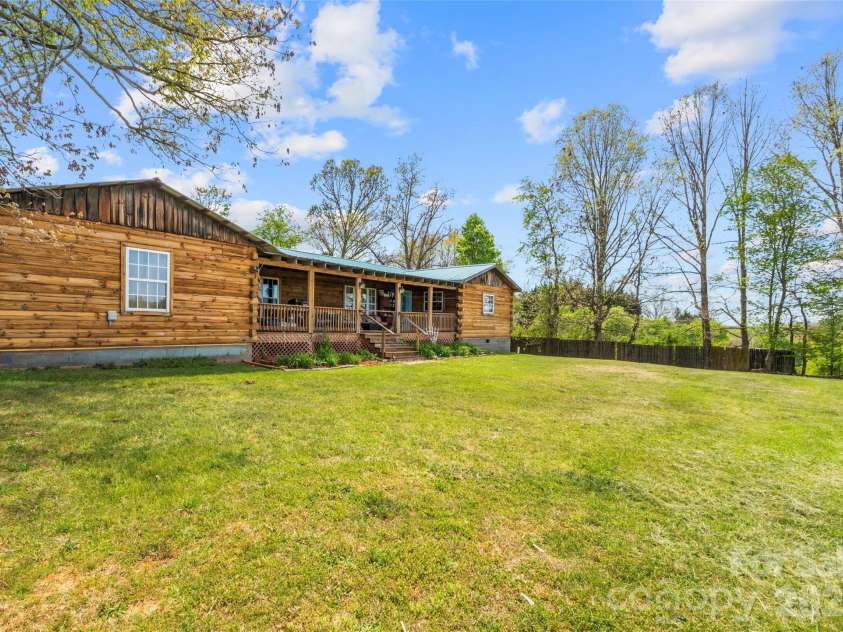 120 Lillie Lane, Marshall, NC 28753.  MLS# CAR4373947, YatesRealty ID 24218. 