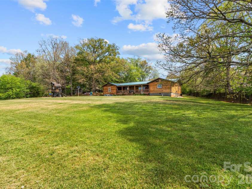 120 Lillie Lane, Marshall, NC 28753.  MLS# CAR4373947, YatesRealty ID 24218. 