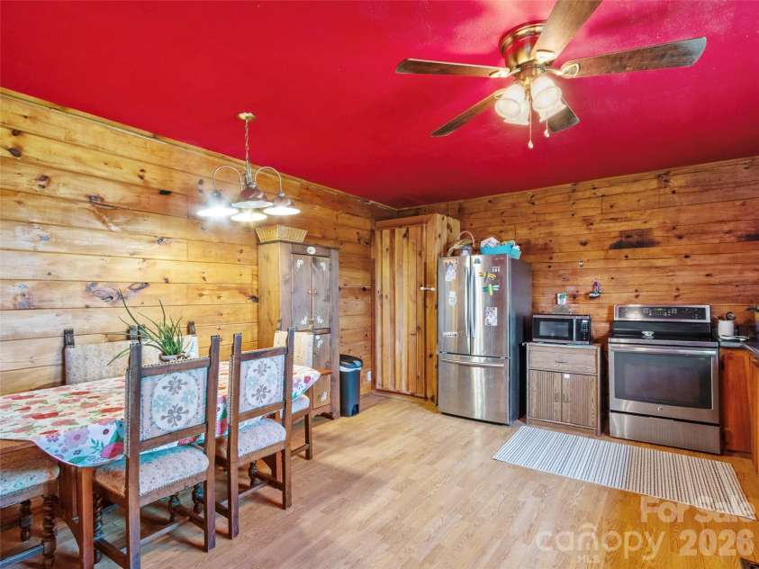 120 Lillie Lane, Marshall, NC 28753.  MLS# CAR4373947, YatesRealty ID 24218. 